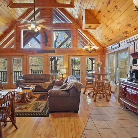 Stunning Mountain Cabin W Hot Tub Гетлинбург Екстериор снимка
