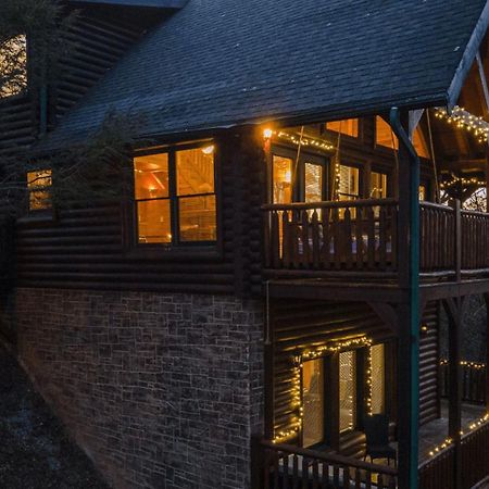 Stunning Mountain Cabin W Hot Tub Гетлинбург Екстериор снимка