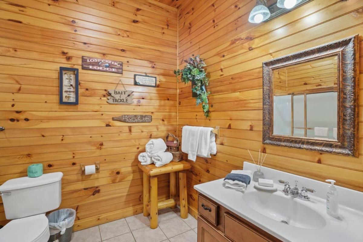 Stunning Mountain Cabin W Hot Tub Гетлинбург Екстериор снимка