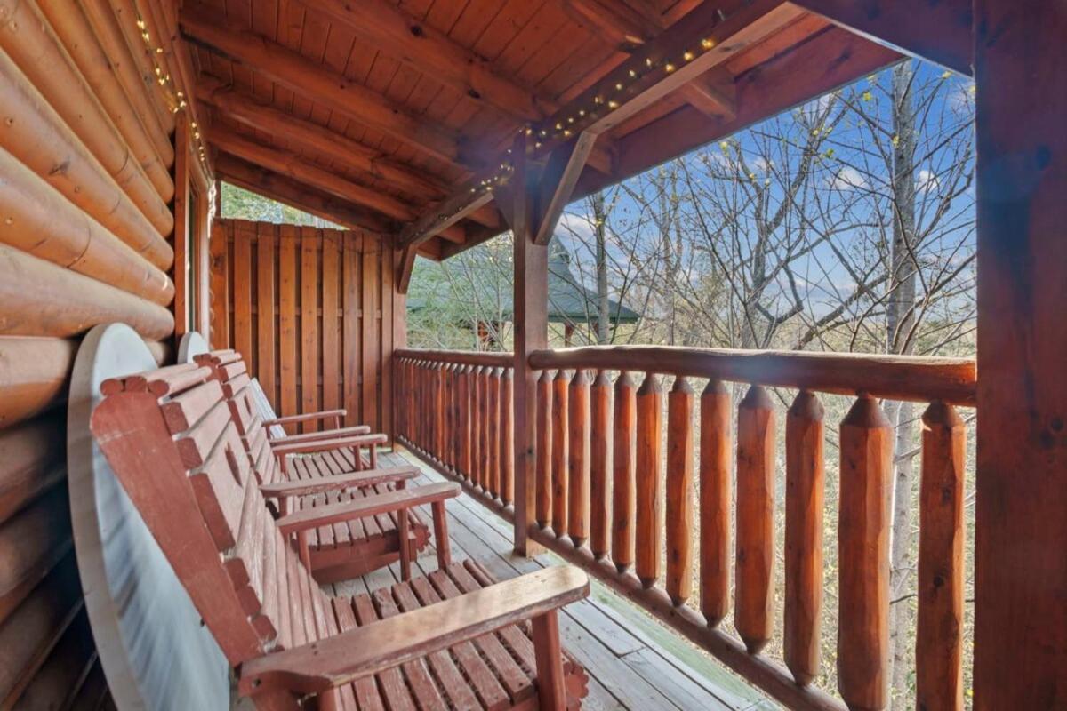 Stunning Mountain Cabin W Hot Tub Гетлинбург Екстериор снимка