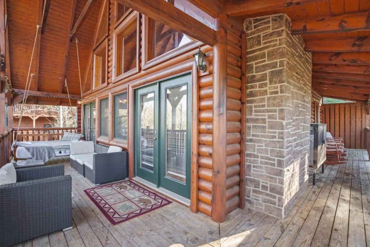 Stunning Mountain Cabin W Hot Tub Гетлинбург Екстериор снимка