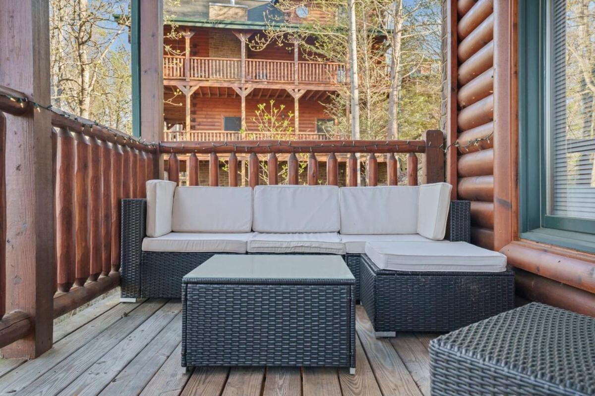 Stunning Mountain Cabin W Hot Tub Гетлинбург Екстериор снимка