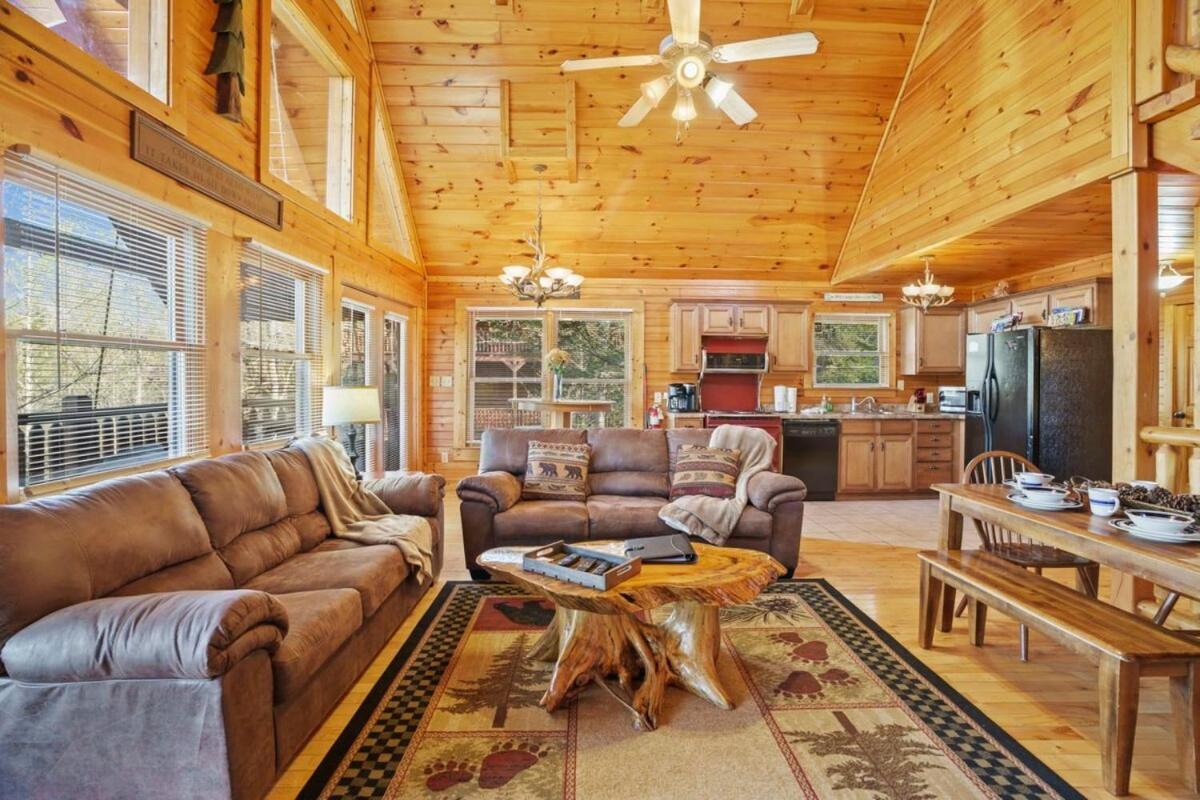 Stunning Mountain Cabin W Hot Tub Гетлинбург Екстериор снимка
