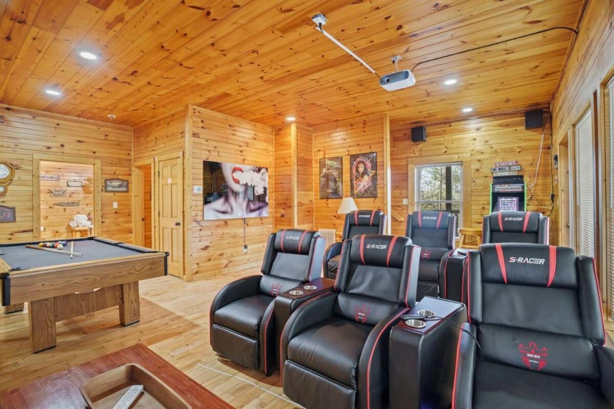 Stunning Mountain Cabin W Hot Tub Гетлинбург Екстериор снимка