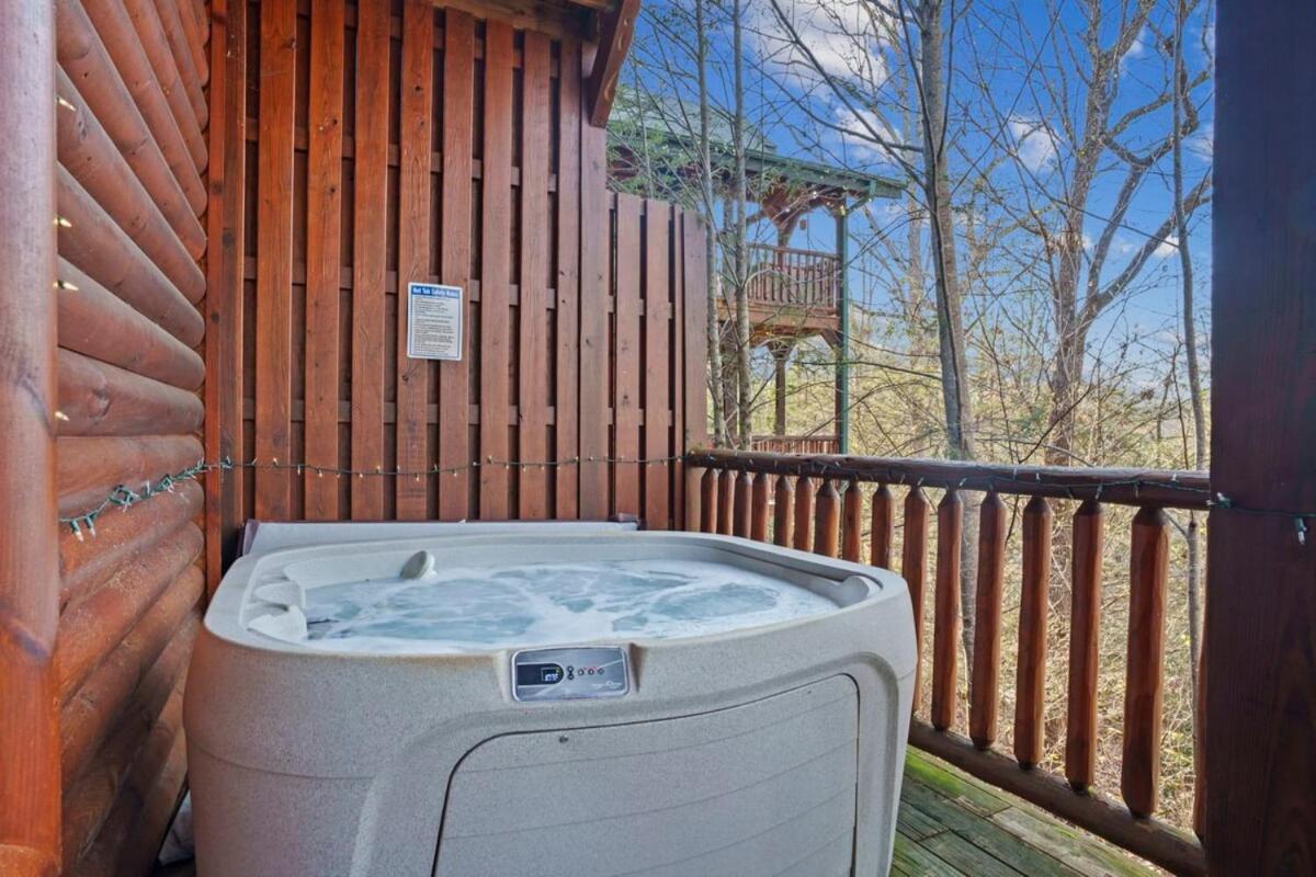 Stunning Mountain Cabin W Hot Tub Гетлинбург Екстериор снимка