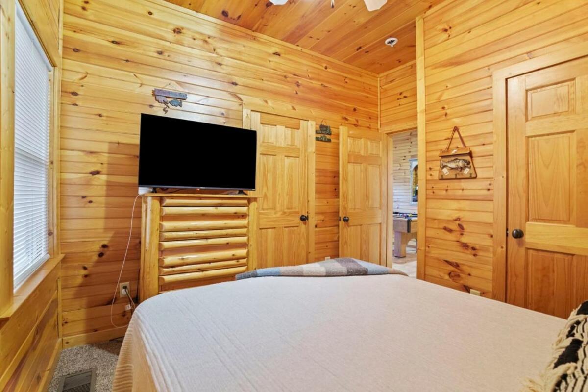 Stunning Mountain Cabin W Hot Tub Гетлинбург Екстериор снимка