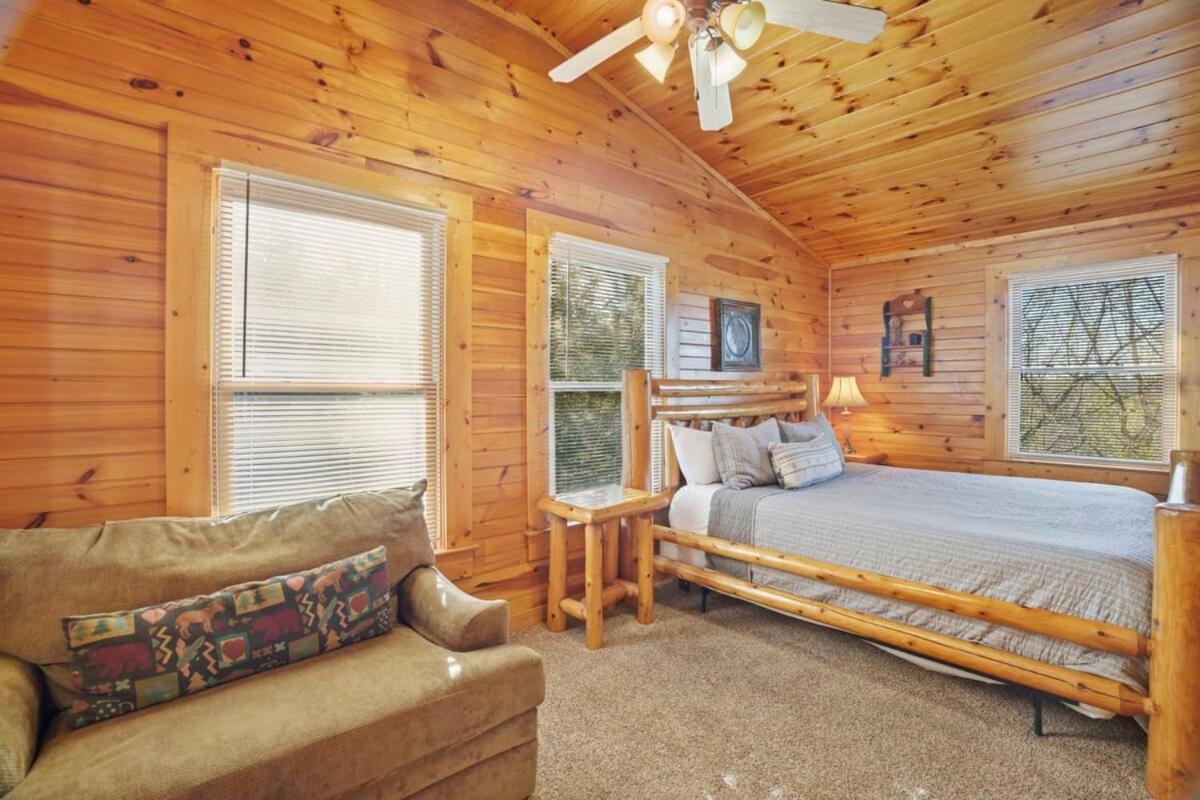 Stunning Mountain Cabin W Hot Tub Гетлинбург Екстериор снимка