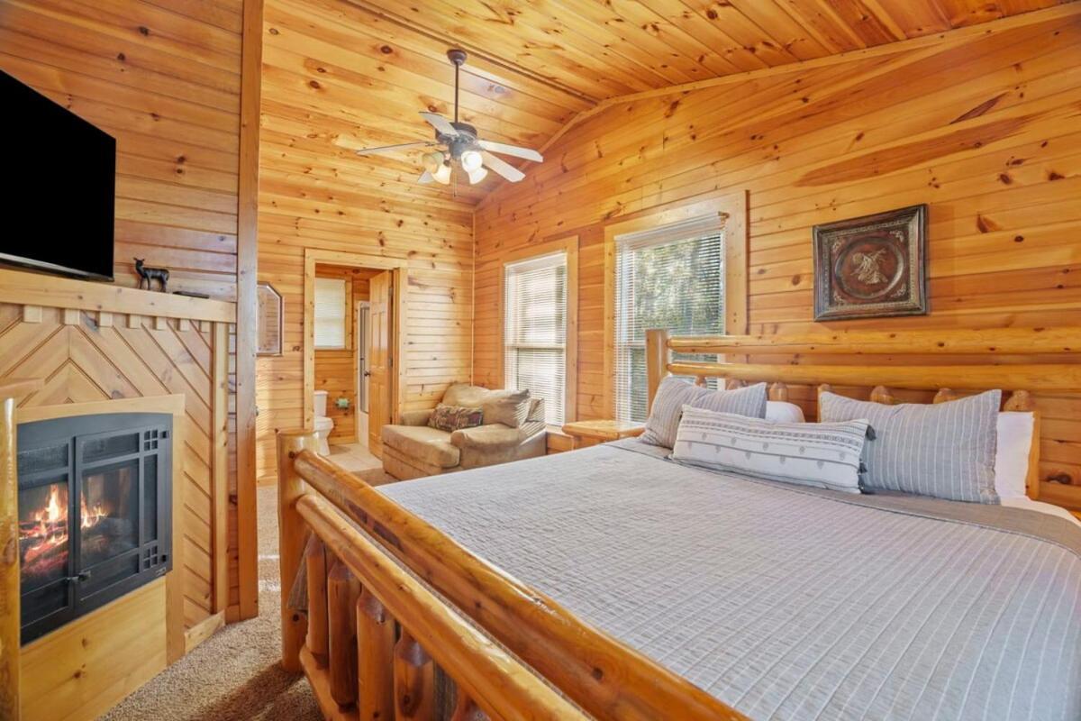 Stunning Mountain Cabin W Hot Tub Гетлинбург Екстериор снимка