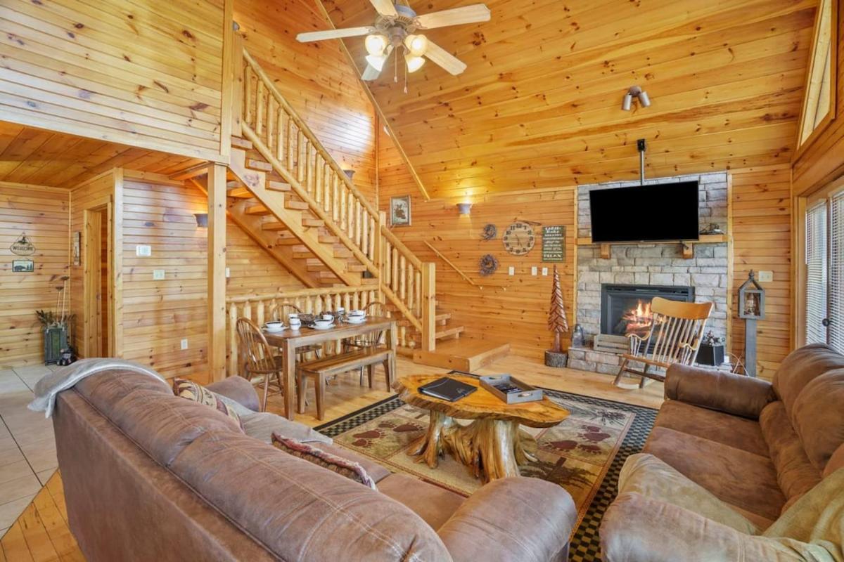 Stunning Mountain Cabin W Hot Tub Гетлинбург Екстериор снимка