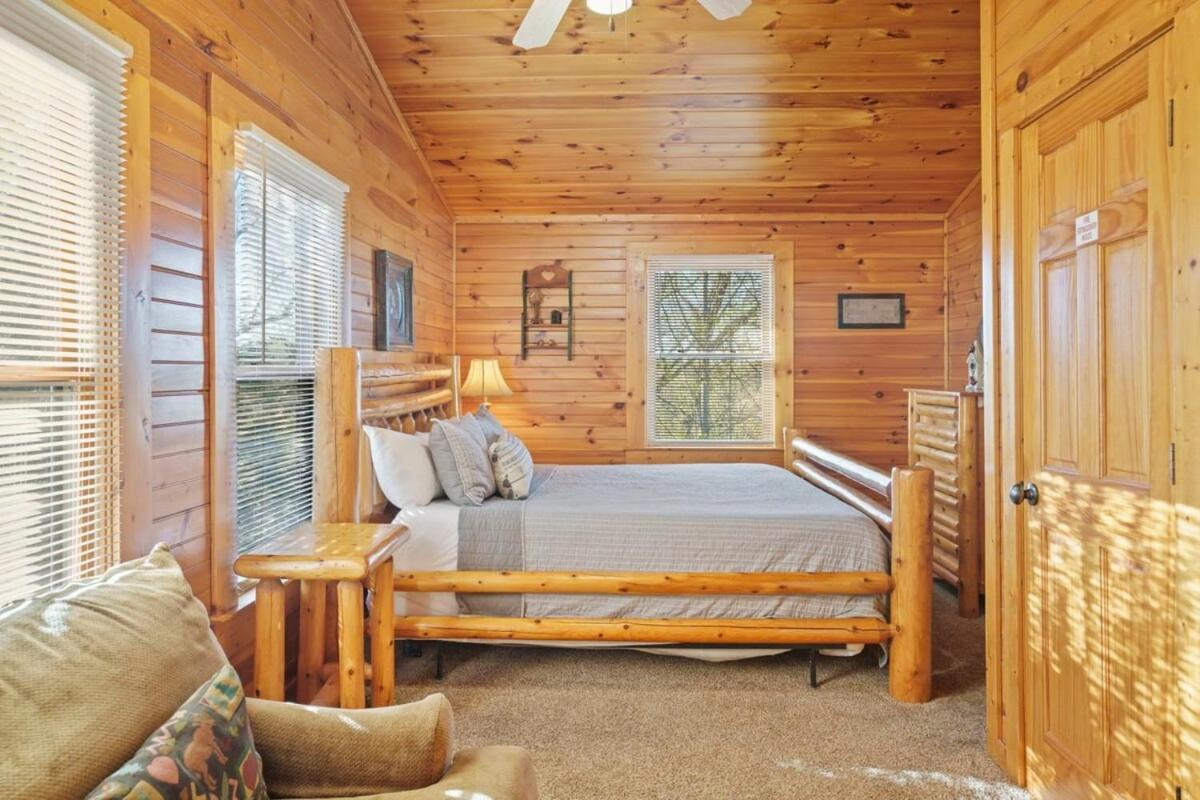 Stunning Mountain Cabin W Hot Tub Гетлинбург Екстериор снимка