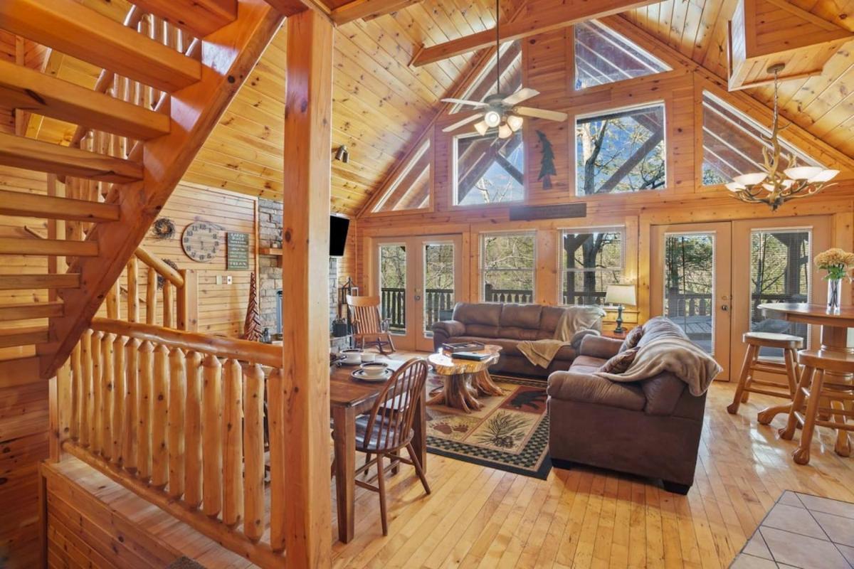 Stunning Mountain Cabin W Hot Tub Гетлинбург Екстериор снимка
