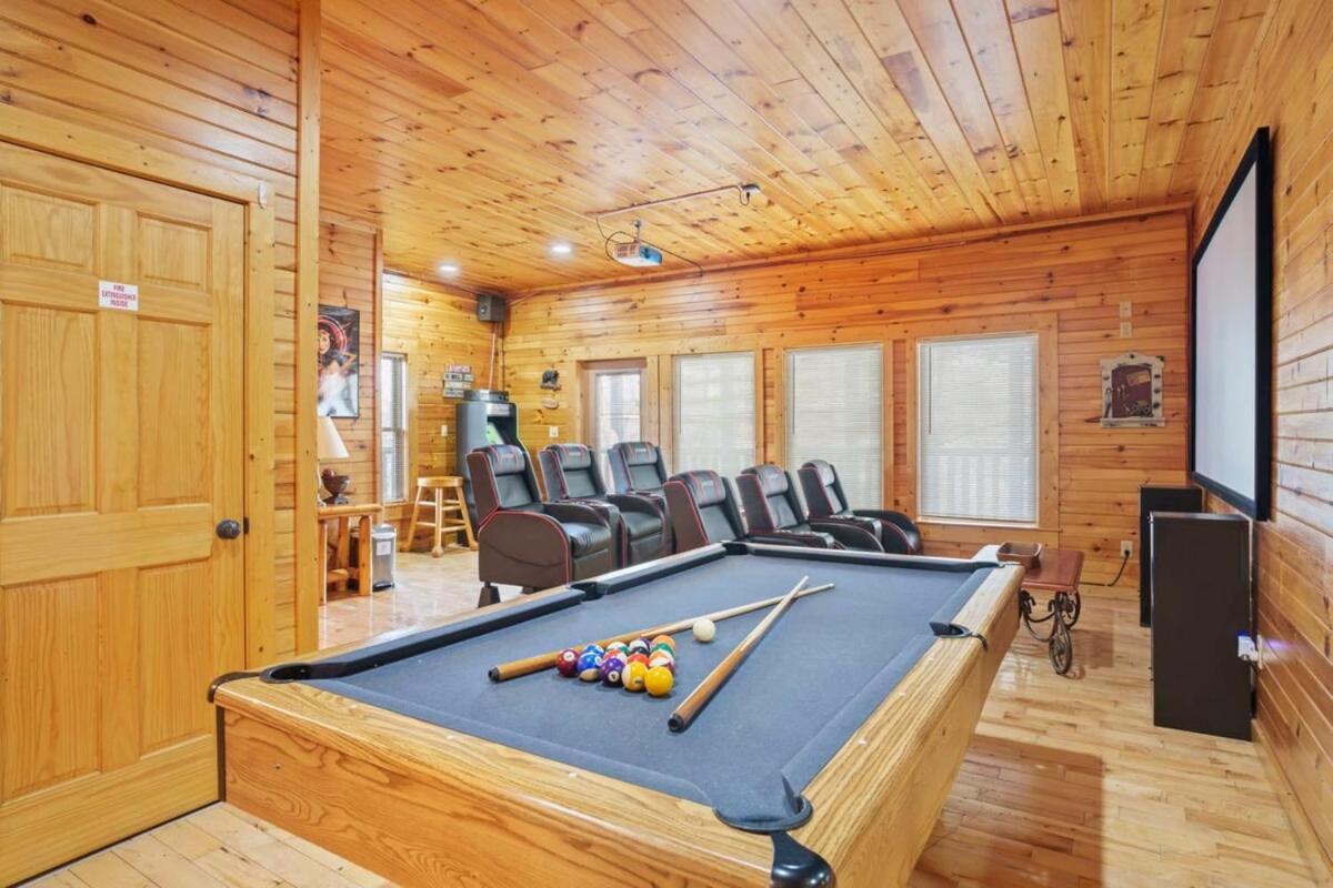Stunning Mountain Cabin W Hot Tub Гетлинбург Екстериор снимка