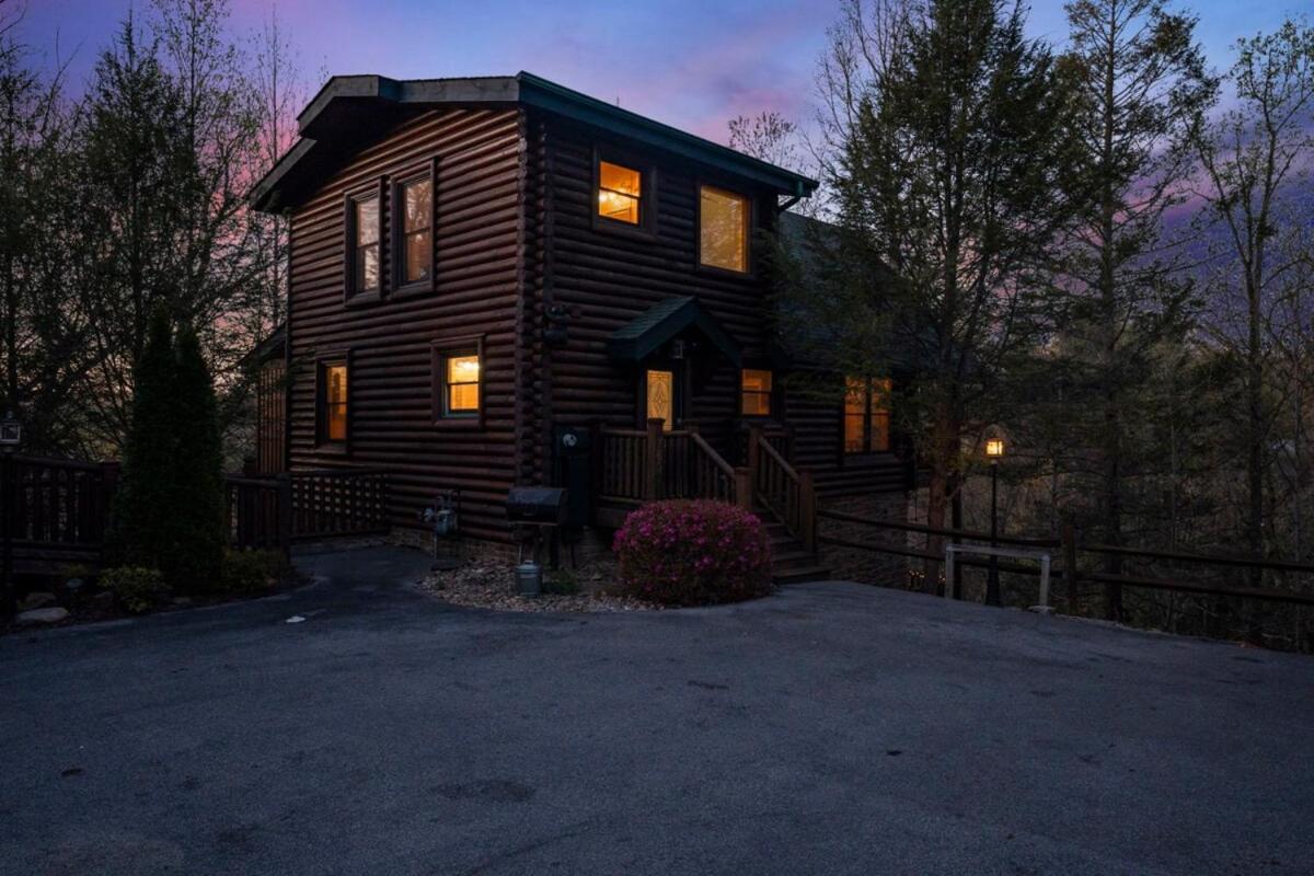 Stunning Mountain Cabin W Hot Tub Гетлинбург Екстериор снимка