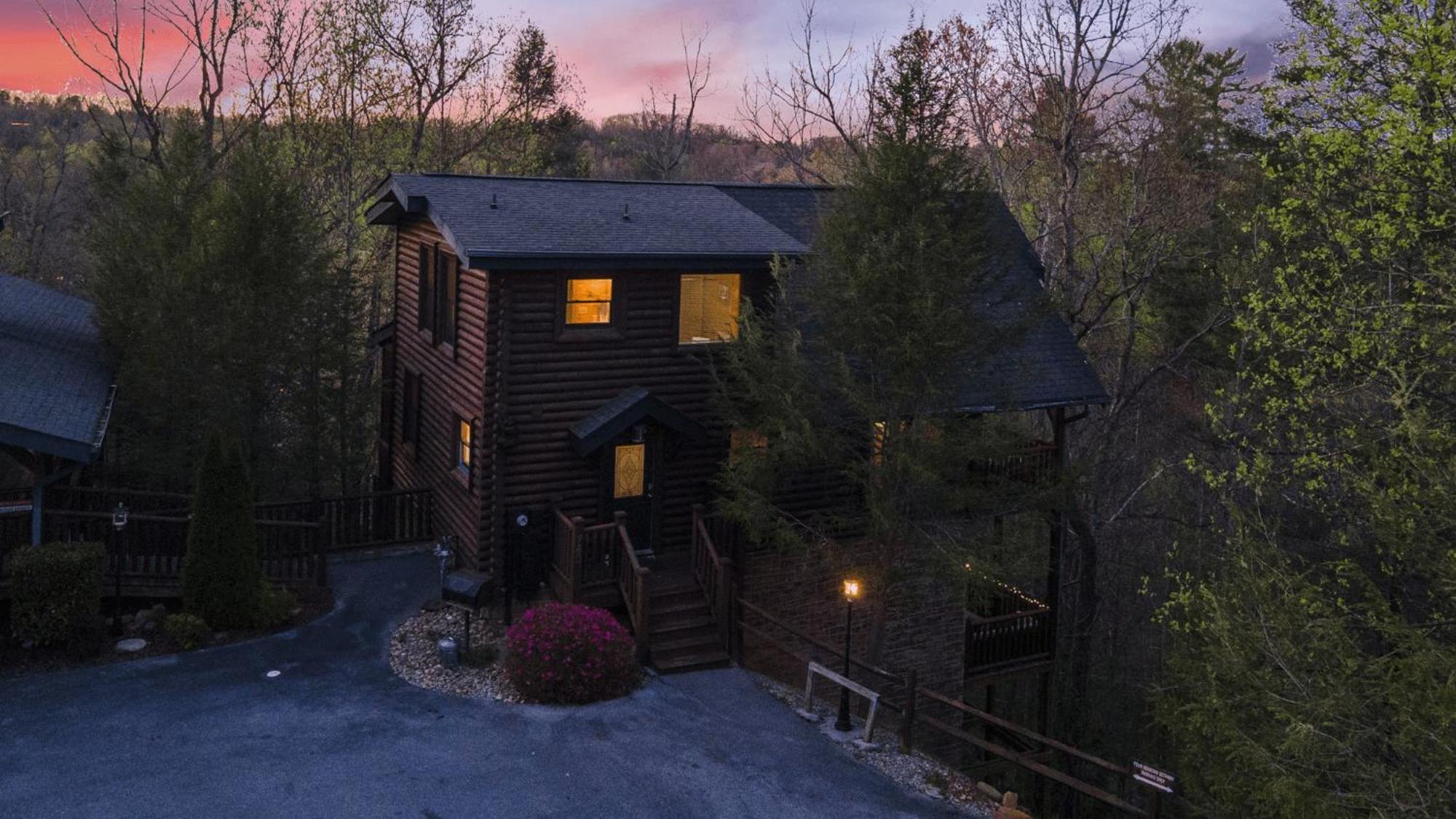 Stunning Mountain Cabin W Hot Tub Гетлинбург Екстериор снимка